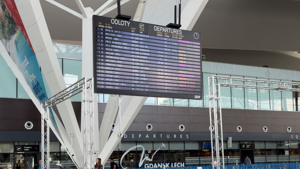 gdansk airport departures arrivals